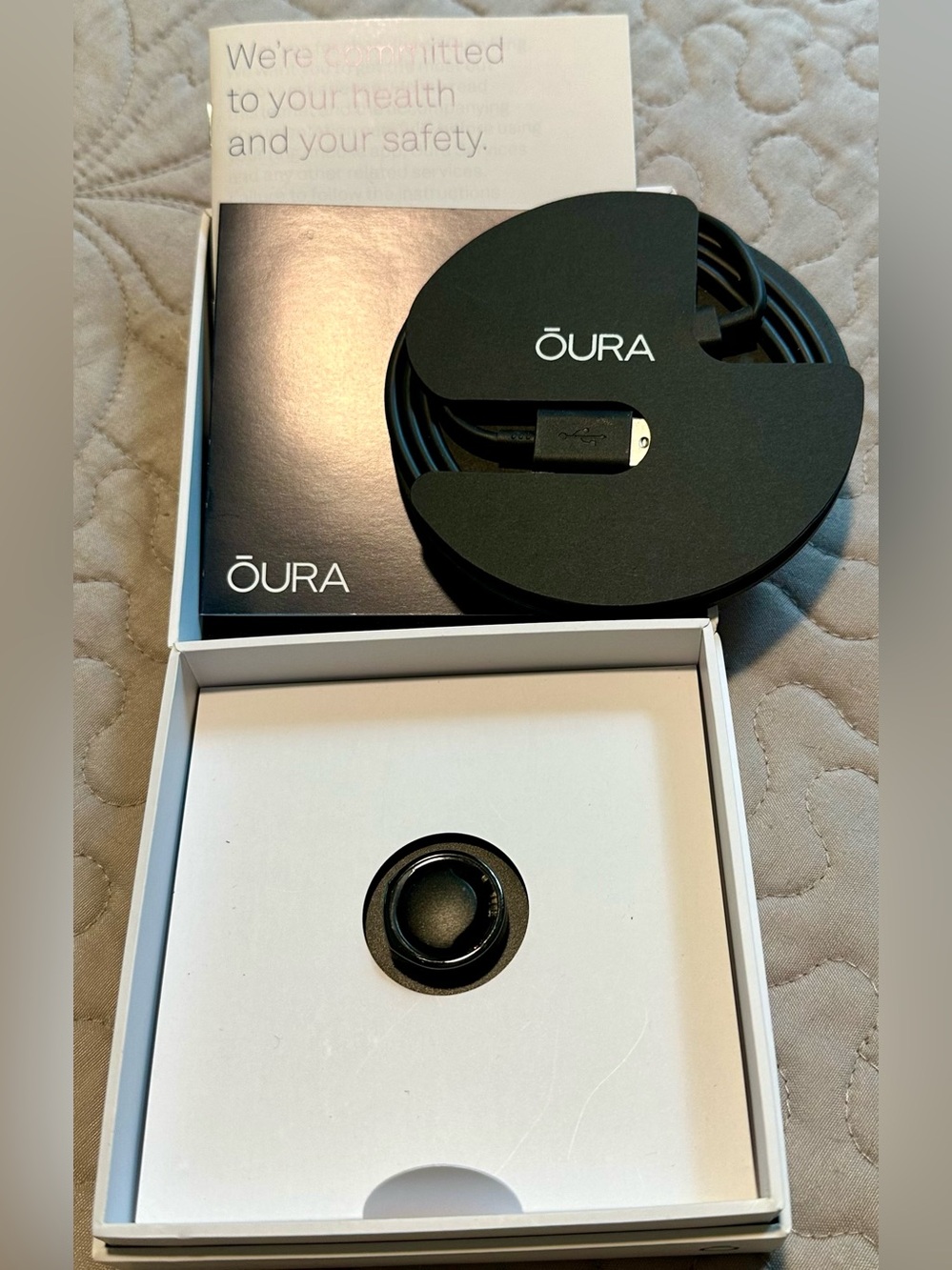 Oura Heritage Black size 6 with charger, cable, quick guide, box.